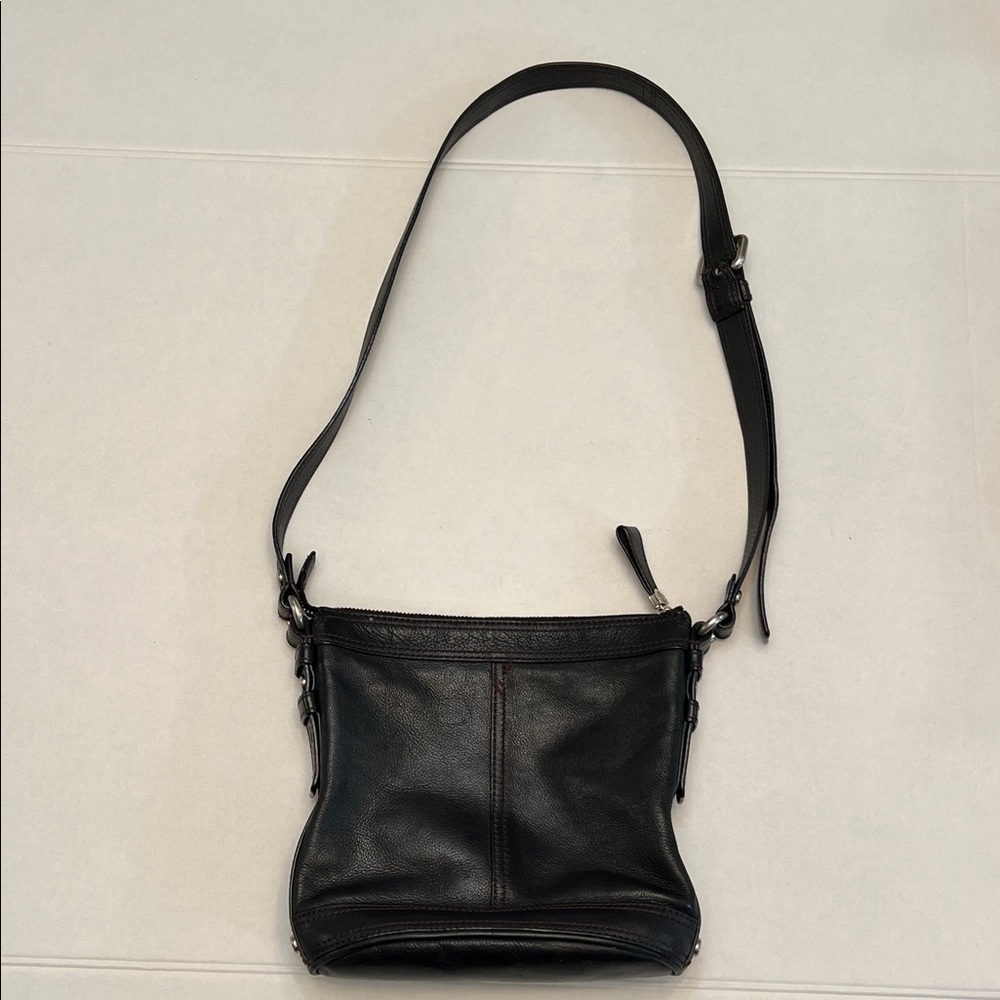 VINTAGE FOSSIL MADDOX BLACK PEBBLED LEATHER BUCKET BAG ZIP CLOSURE CROSSBODY - Picture 8 of 16